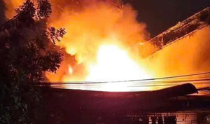 Nhà hàng ở Bình Dương bốc cháy, nhân viên, thực khách kịp thoát thân