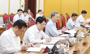 Bộ Chính trị: Các cơ quan, đơn vị cấp tỉnh, xã mới có thể hoạt động từ 1/7