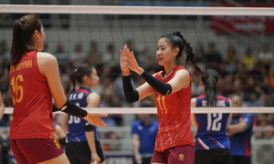 Mới thắng trận đầu, bóng chuyền nữ Việt Nam chạm mốc lịch sử