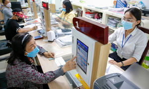 Một phường ở Hà Nội đưa robot AI hỗ trợ phục vụ hành chính công