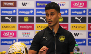 Mặc kệ tuyển Việt Nam, cầu thủ Malaysia chỉ lo không hiểu tiếng đồng đội