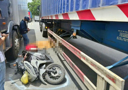 Hai mẹ con tử vong sau va chạm với xe đầu kéo ở cửa ngõ TP.HCM