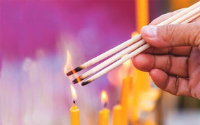 Văn khấn ngày rằm cúng thổ công, thần linh và gia tiên