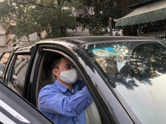 Bỏ tem thu phí sử dụng đường bộ dán trên ô tô sẽ được lợi gì?