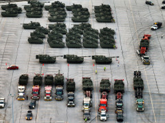 3.500 tấn khí tài trong lễ diễu hành quân đội của ông Trump là những gì?