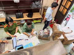 Phát hiện cơ sở 'phù phép' đậu tương, hạt bắp thành cà phê xay ở Huế