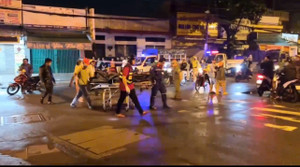 Hai xe máy cùng lao vào nhà dân, 2 người tử vong