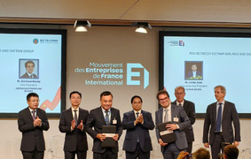 Vietnam Airlines ký kết hợp tác với Ngân hàng ING