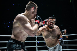 Samurai Nga đấm 40 cú trong 20 giây hạ gục đối thủ