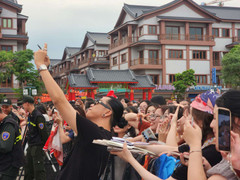 Quẩy cực sung, săn deal cực đã với 'Anh trai vượt ngàn chông gai' tại Ocean City