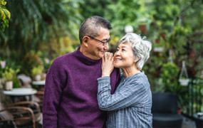 Mẹ tôi thờ chồng nuôi con cả đời, đến 71 tuổi lại đòi kết hôn