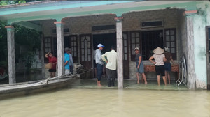 Lật ghe giữa cánh đồng ngập lũ, hai anh em ở Huế thiệt mạng