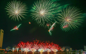 Hai siêu cường pháo hoa Canada và Trung Quốc đọ tài trong đêm thứ 3 DIFF 2025