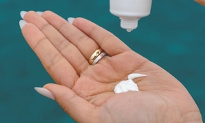 Mặt bỏng, da sạm vì tin kem 'siêu chống nắng' giá 95.000 đồng trên mạng