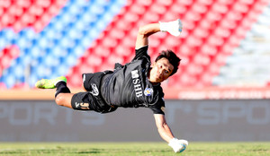 Đội bóng của thủ môn Bùi Tiến Dũng trụ hạng trong trường hợp nào?