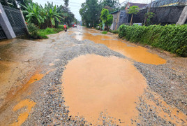 Chủ tịch tỉnh Bình Định yêu cầu sửa đường hư hỏng do thi công cao tốc Bắc - Nam