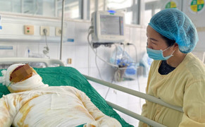 Bát cháo thừa và nước mắt người vợ nghèo bên chồng bị bỏng nặng