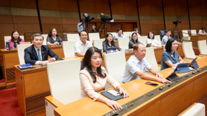 TRỰC TIẾP: Quốc hội biểu quyết thông qua Nghị quyết sửa đổi Hiến pháp