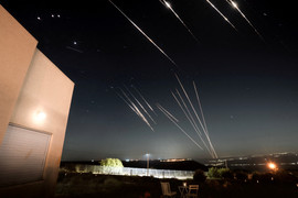 Iran phóng hơn 400 tên lửa về phía Israel