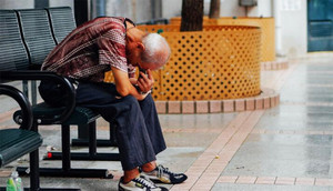 Bỏ rơi con 30 năm, về già muốn đổi 2 ngôi nhà để được gọi ‘bố’ nhưng bị từ chối