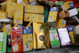 Hàng nghìn hộp thực phẩm chức năng hết hạn bị vứt ra bãi rác ở Quảng Ninh