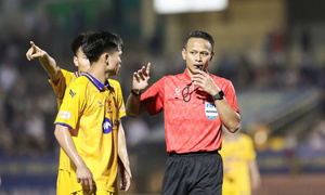 Trọng tài Malaysia điều hành 2 trận đấu 'sinh tử' của V.League