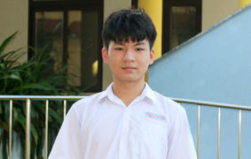 Nam sinh đạt điểm cao nhất thi vào lớp 10 Hà Tĩnh, thủ khoa kép trường chuyên
