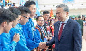 Bộ Chính trị: Đẩy mạnh dùng cán bộ trẻ tài năng trong lĩnh vực kinh tế, quản lý