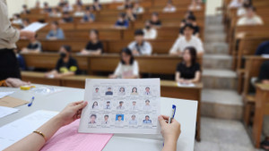 Quy định mới nhất thi tốt nghiệp THPT 2025, nhìn bài bạn bị trừ 25% điểm