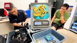 Chiêu trò tinh vi: 2 kg vàng giấu trong ống kính máy ảnh, suýt qua mặt hải quan