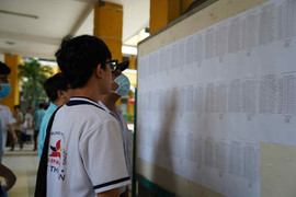 Đang thi môn Văn, thí sinh ở TP.HCM phải đi cấp cứu