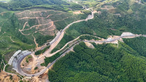 Chiêm ngưỡng cung đèo 'vắt ngang' dãy Trường Sơn, nối 2 cực của tỉnh Gia Lai mới