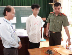 Khởi tố vụ án thí sinh dùng camera truyền đề thi môn Ngữ văn ra ngoài