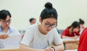 Thi tốt nghiệp THPT: Vì sao đề thi không in trên khổ giấy A3 như công bố?