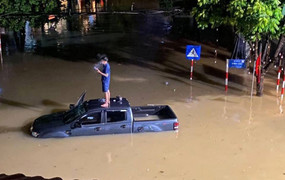 TP Thái Nguyên chìm trong biển nước, giao thông tê liệt