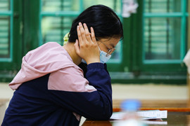 Sau cú sốc đề Toán, tiếng Anh khó, nhiều sĩ tử bất an lo trượt đại học