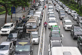 Từ 7/2026, taxi và xe kinh doanh đến 8 chỗ đầu tư mới phải dùng năng lượng xanh