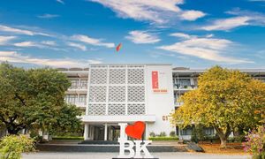ស៊េរីនៃសាកលវិទ្យាល័យបានធ្វើបច្ចុប្បន្នភាពអាសយដ្ឋានថ្មីបន្ទាប់ពីការរៀបចំរបស់រដ្ឋាភិបាល 2 កម្រិត