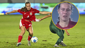 Indonesia thua sốc đối thủ kém 62 bậc, ngôi sao nhập tịch bật khóc