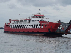 Phà chở 65 người chìm ở Bali, 43 người mất tích