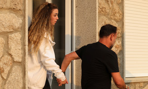 Xót xa cảnh vợ Diogo Jota bước không vững, khóc cạn nước mắt đón thi hài chồng