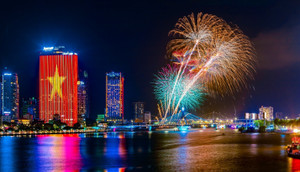 Trải nghiệm pháo hoa đỉnh cao ở khách sạn Courtyard by Marriott Danang Han River