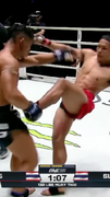 Võ sĩ muay Thái tung cú đấm 'trời giáng' hạ knock-out đối thủ 