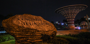 Công viên 260 tỷ đồng tối om ở Hà Nội, dân phải dùng đèn pin đi bộ mỗi tối