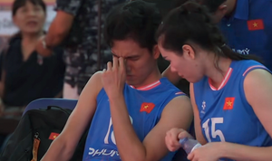 VĐV bóng chuyền nữ Việt Nam bật khóc, nhận tiền thưởng lớn hậu VTV Cup