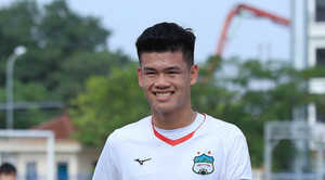 HLV Kim Sang-sik loại trung vệ HAGL cao gần 2m khỏi U23 Việt Nam