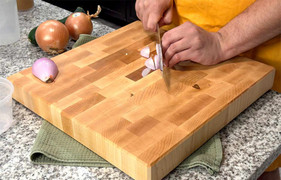 Chuyên gia cảnh báo 4 trường hợp cần thay thớt ngay để tránh rước bệnh 