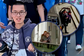 Người cha cõng con khuyết tật đi học suốt 12 năm sẽ lại cõng con vào đại học