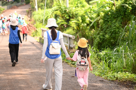 Làng Háo Hức xin lỗi, tung thêm đoạn chat riêng tư, phụ huynh đùng đùng nổi giận