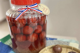 Mách bạn cách làm giấm mận giúp đẹp da, giảm mệt mỏi